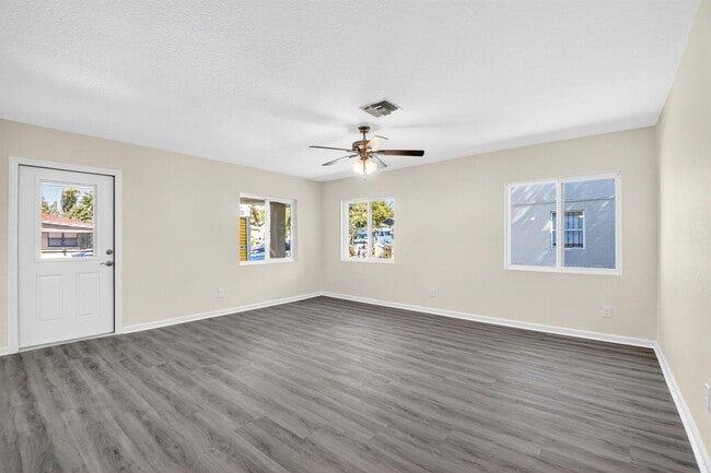 857 W 3rd St in West Palm Beach, FL - Foto de edificio - Building Photo