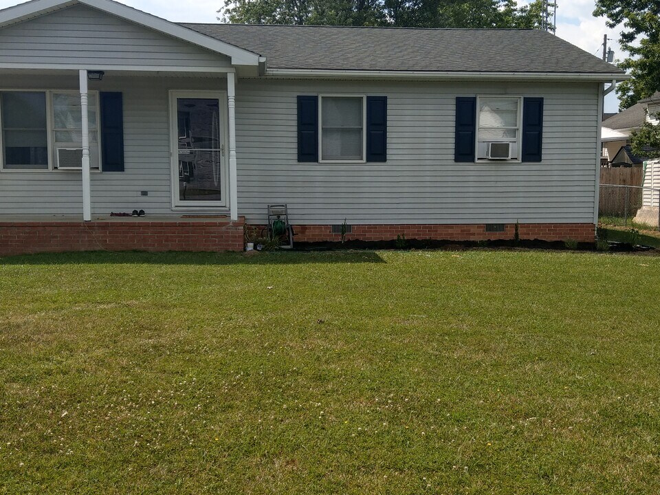 318 N Western Ave in Martinsburg, WV - Building Photo