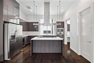 2810 Decker Pl. in Houston, TX - Foto de edificio - Building Photo