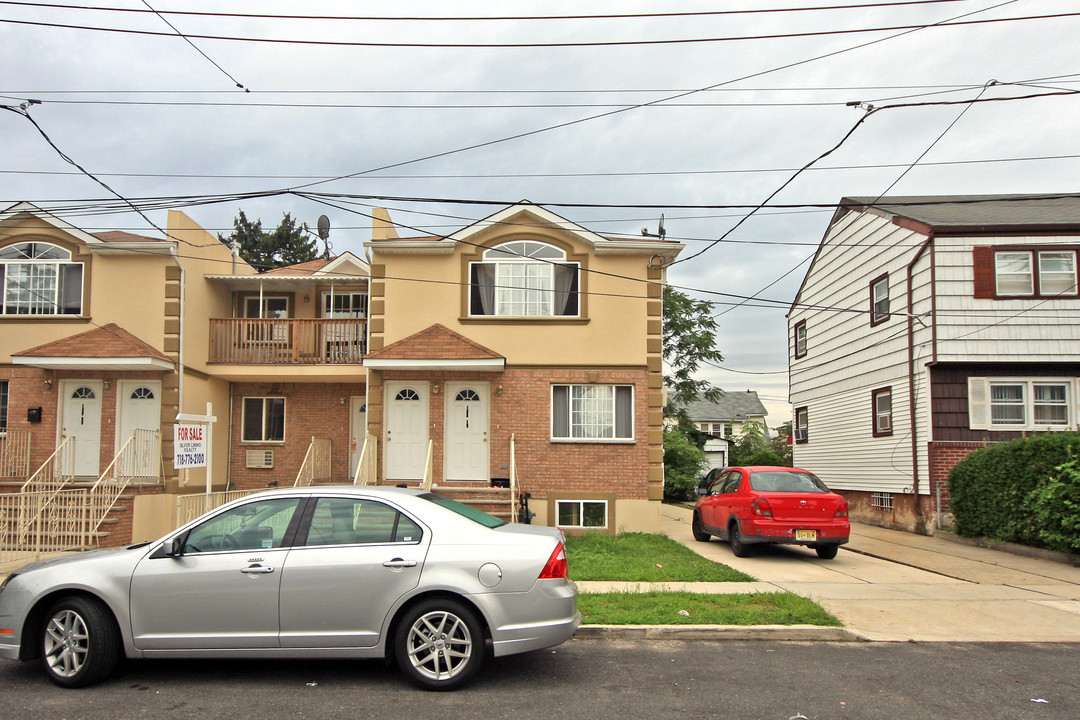 13516 220th St in Jamaica, NY - Building Photo