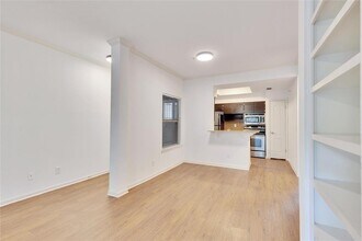 6000-9 Shepherd Mountain Cove in Austin, TX - Building Photo - Building Photo