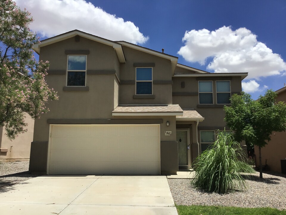 1306 Aspen Meadows Dr NE in Rio Rancho, NM - Building Photo