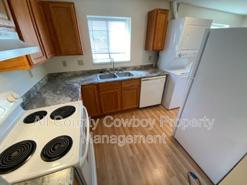 704 Ferris Ct in Rawlins, WY - Building Photo