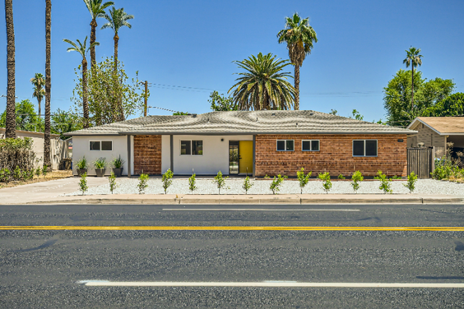 1930 E Missouri Ave in Phoenix, AZ - Building Photo - Building Photo