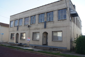 406 Linden St in Vandergrift, PA - Building Photo - Building Photo