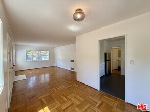 5530 Village Green in Los Angeles, CA - Building Photo - Building Photo