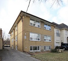 172 Queens Ave in Toronto, ON - Building Photo