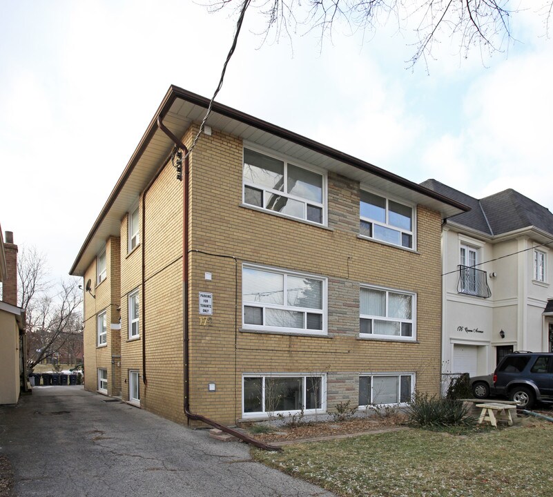 172 Queens Ave in Toronto, ON - Building Photo