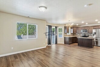 1029 N 740 W in Centerville, UT - Building Photo - Building Photo