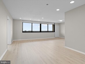 5501 Seminary Rd in Falls Church, VA - Building Photo - Building Photo
