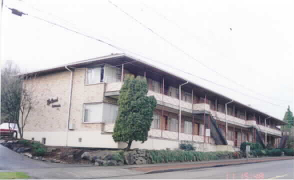 Upland Terrace Apartments in Seattle, WA - Building Photo