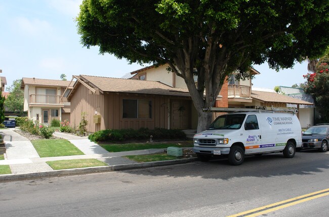 16081 Malaga Ln in Huntington Beach, CA - Building Photo - Building Photo