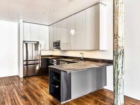 520 State Rd, Unit 203 in North Adams, MA - Building Photo