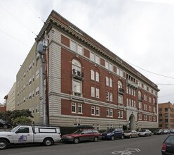 Embassy in Portland, OR - Foto de edificio - Building Photo