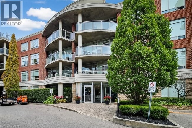 125 Wilson St W in Ancaster, ON - Building Photo - Building Photo