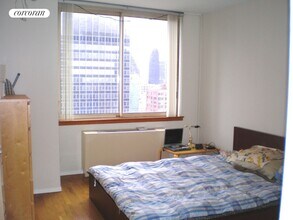 235 E 40th St in New York, NY - Building Photo - Building Photo