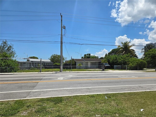 11800 SW 216th St in Miami, FL - Building Photo - Building Photo