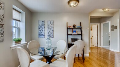 2342 W Granville Ave in Chicago, IL - Building Photo - Building Photo