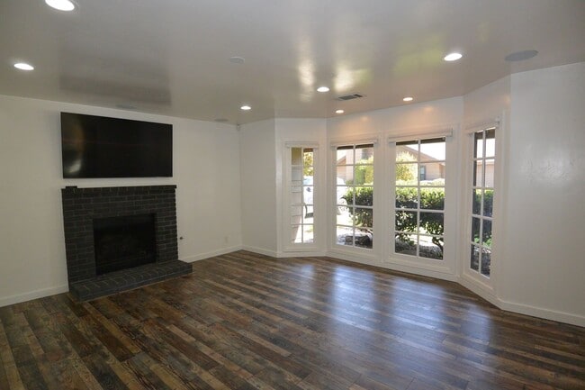 4003 W Hillsdale Ct in Visalia, CA - Building Photo - Building Photo