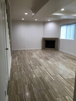 13012 Riverside Dr in Los Angeles, CA - Building Photo