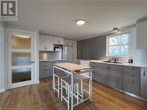 306 Riverside Dr in Welland, ON - Building Photo - Building Photo