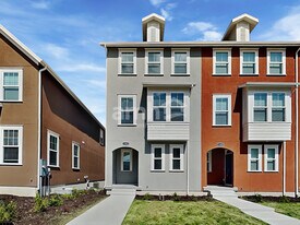 11023 S Blue Bayou Dr in South Jordan, UT - Building Photo