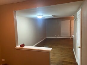 2138 Hebron Ave in Zion, IL - Foto de edificio - Building Photo