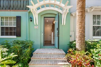 329 W Mallory Cir in Delray Beach, FL - Building Photo - Building Photo