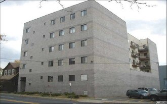 226-228 River St in Hackensack, NJ - Building Photo