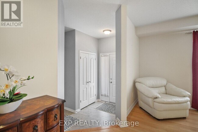 618 Beatrice Dr in Ottawa, ON - Building Photo - Building Photo