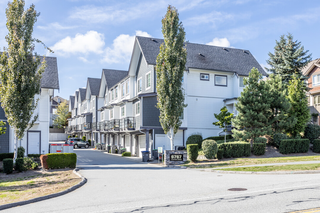 6767 196 St in Surrey, BC - Building Photo