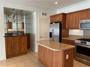 91 Splendor in Irvine, CA - Building Photo - Building Photo