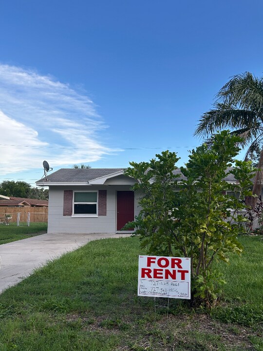 10158 1066th Ter in Largo, FL - Building Photo