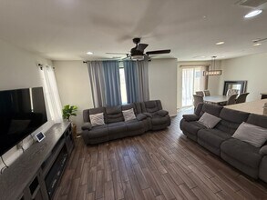 26906 Trestles Dr in Santa Clarita, CA - Building Photo - Building Photo
