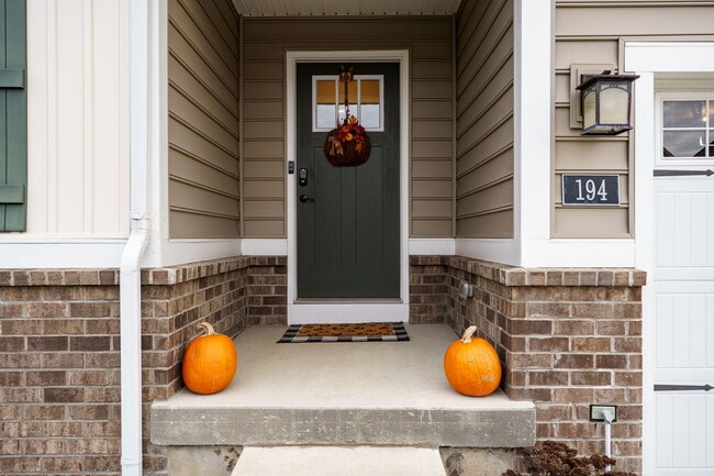 194 Cresting Rd in Fairborn, OH - Building Photo - Building Photo