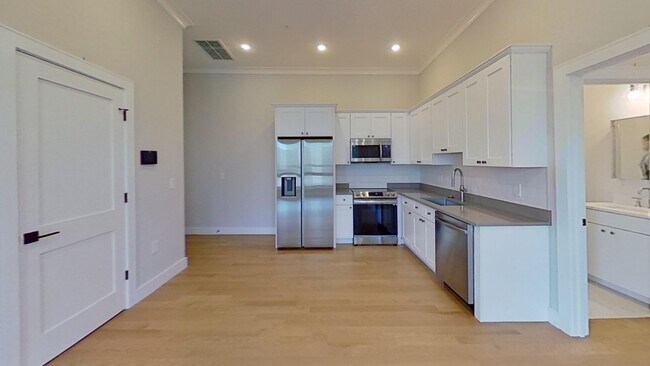16 Highgate St, Unit 302 in Boston, MA - Building Photo - Building Photo
