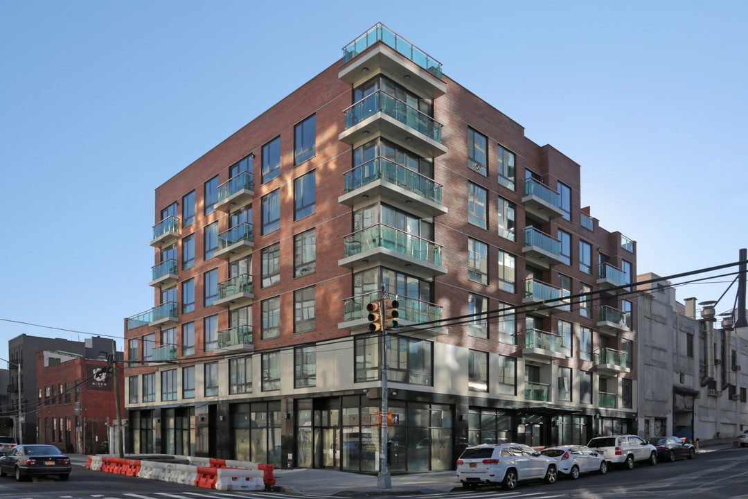 2301 41st Ave in Long Island City, NY - Building Photo