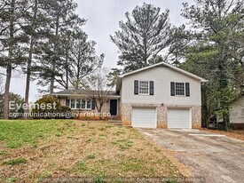 702 Winter Ln in Jonesboro, GA - Building Photo