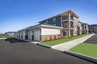 Flats At Stones Crossing in Greenwood, IN - Foto de edificio - Building Photo