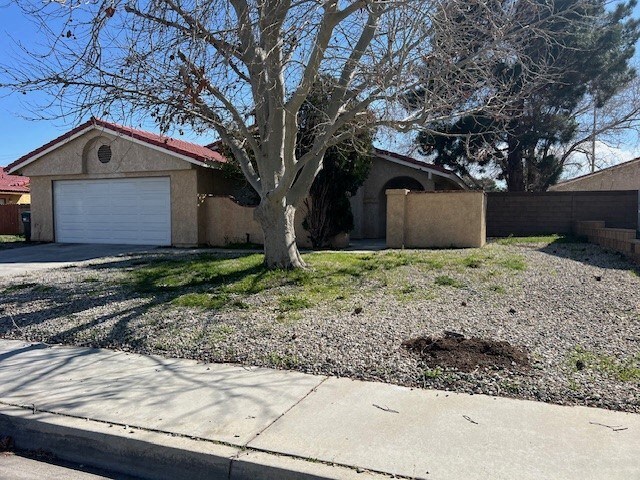 1650 Lauterbach St in Lancaster, CA - Building Photo - Building Photo