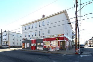 380 E Main St in Fall River, MA - Foto de edificio - Building Photo