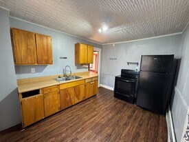 64 Summer St in Newport, NH - Building Photo