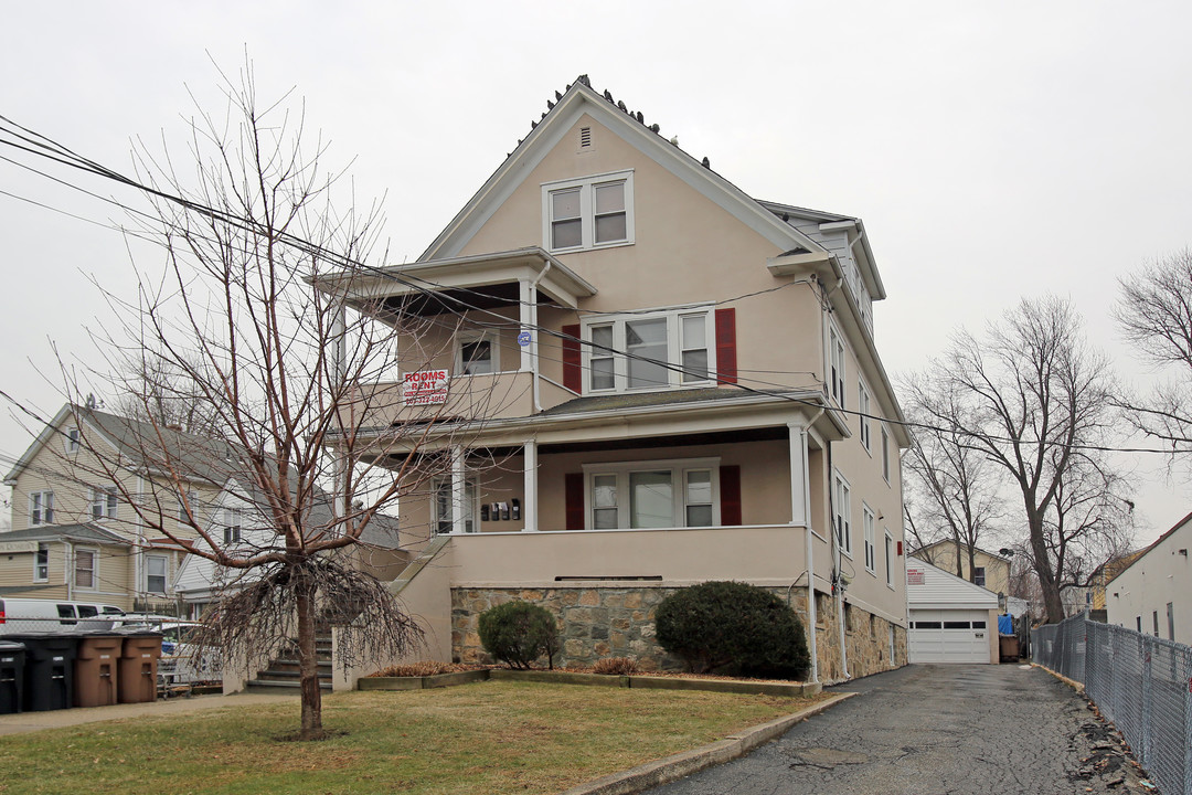 248 Stillwater Ave in Stamford, CT - Building Photo