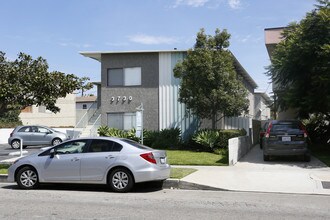 3730 Clarington Ave in Los Angeles, CA - Building Photo - Building Photo