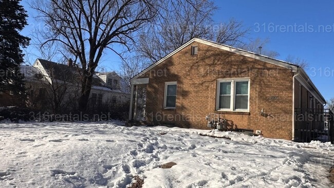 property at 225 S Custer Ave