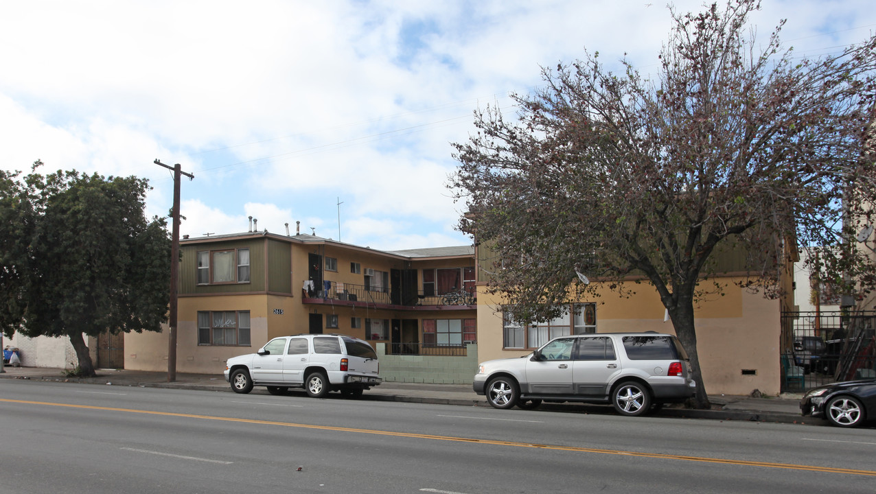 2507-2515 S San Pedro St in Los Angeles, CA - Building Photo