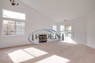 2305 Summerfield Ct in Lincoln, CA - Building Photo - Building Photo