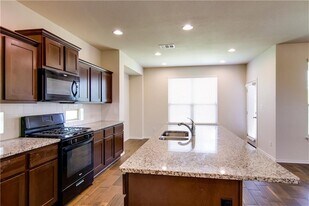 3651 Sandy Brook Dr in Round Rock, TX - Building Photo