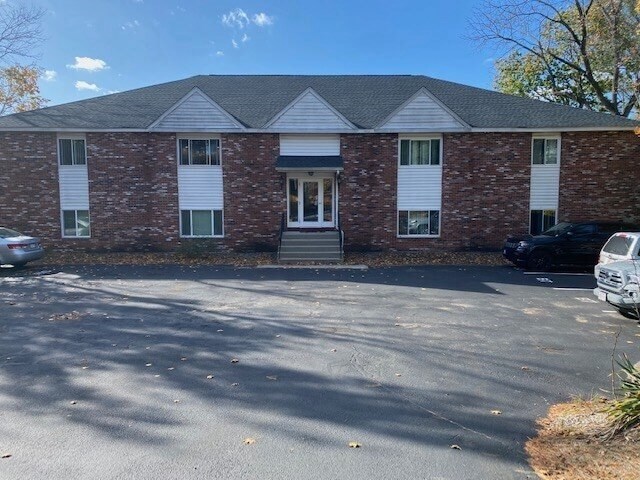 212 Fisher St, Unit B9 in North Attleborough, MA - Foto de edificio