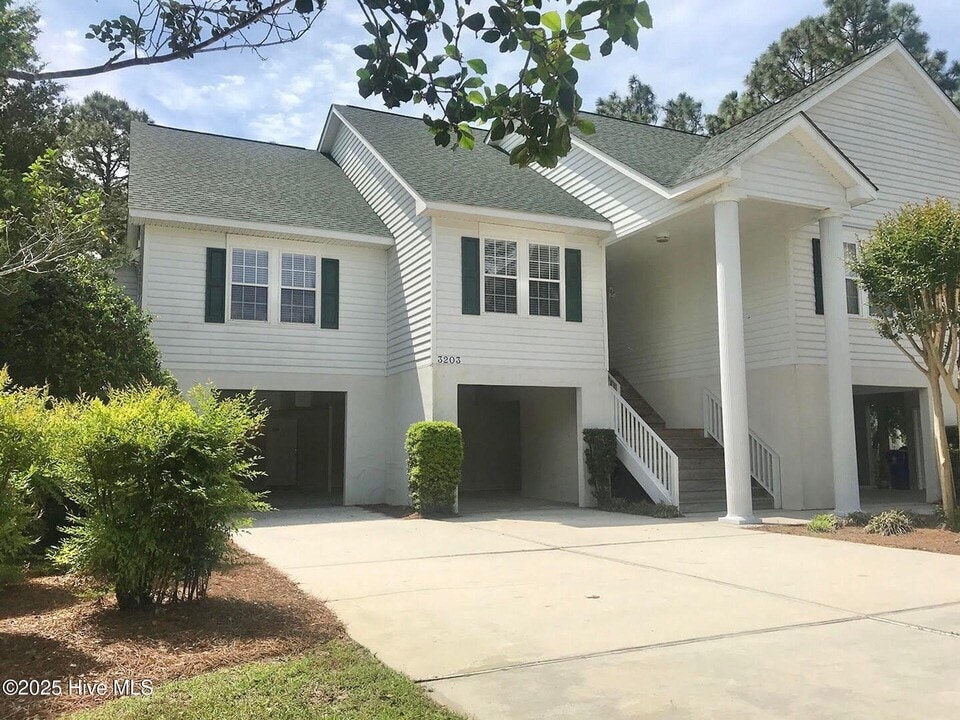 3203 St James Dr SE in Southport, NC - Building Photo